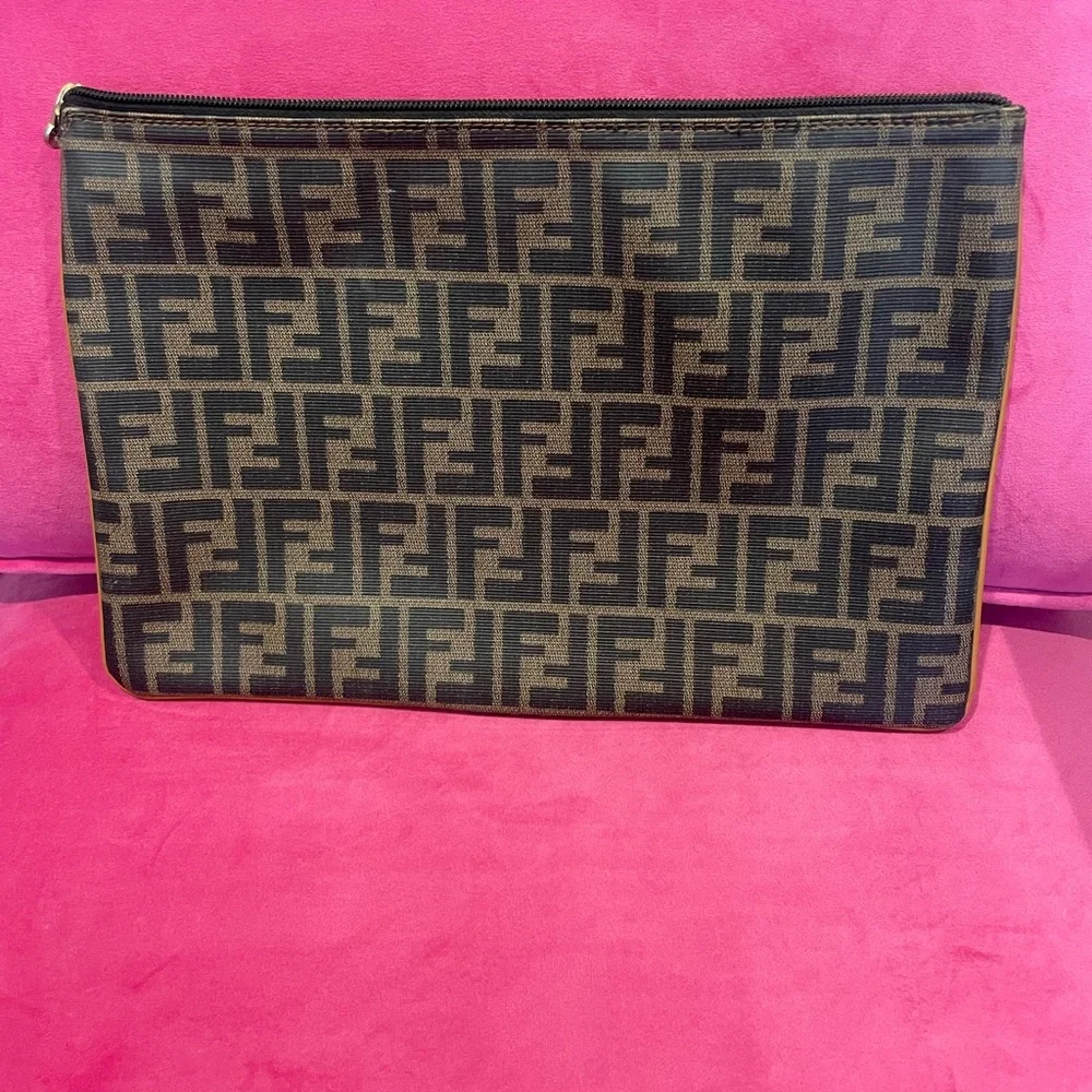 Fendi Logo Flat Baguette Pouch - Picture 2 of 4
